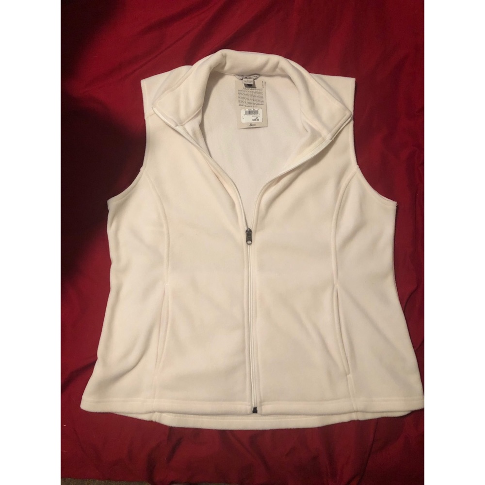 White sweater vest! ❤️